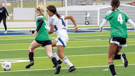 Lady Patos victorious at Navasota tourney