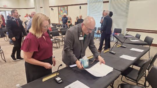 Buzan swears in as Taylor mayor