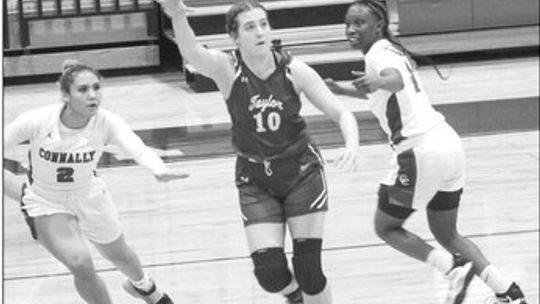 Lady Ducks junior Ansley Reed calling for the ball as she finds a lane to the basket. Photo by Evan Hale