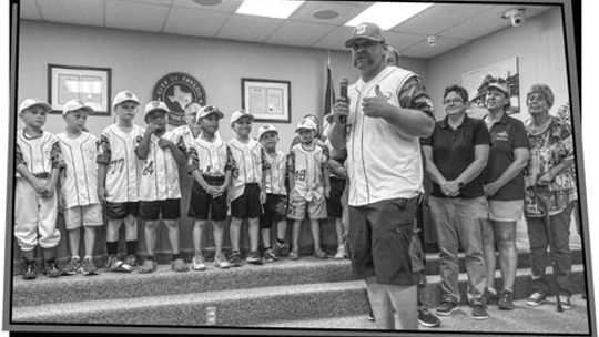 Taylor Area Baseball and Softball League Coach Louis Jahn introduces the 2023 6U Pony League Regional Champions at the July 13 meeting of the City Council as members of the Taylor Parks and Recreation Board look on. Photo courtesy Nicole Lessin