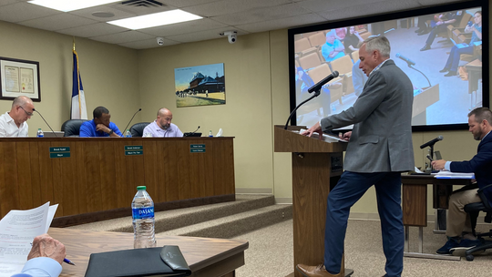 Assistant City Manager Tom Yantis provides an overview of a proposed revision to the subdivision ordinance that will allow for expedited permitting for industrial businesses associated with Samsung Austin Semiconductor. Photo by Nicole Lessin