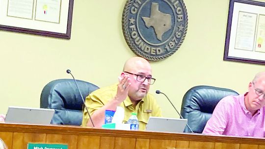 At-large Councilman Dwayne Ariola discusses the FY ’24 budget at the Aug. 24 meeting of the Taylor City Council. Photo by Nicole Lessin