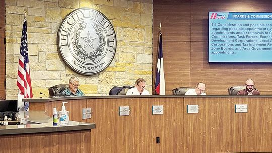 Council members old, new hold first session together