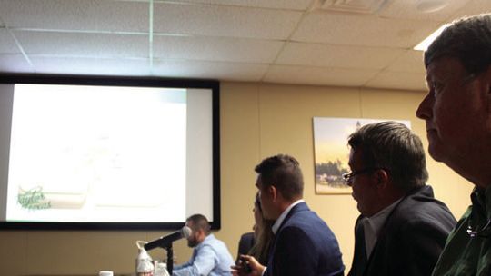 Jim Gray, Taylor public works director, and city staff and HDR engineering firm reprsentatives discuss a water and sewer presentation during a City Council meeting at City Hall in Taylor Aug. 2. Photos by Fernando Castro