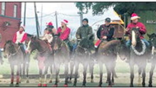 St. Peter’s Church horseback carolers sing at Santa’s visit. Prissy Rumel organized bringing the carolers. Photo by Susan Garry