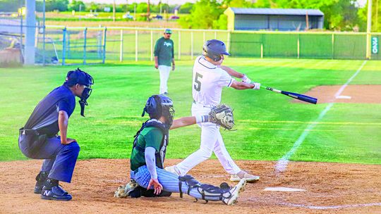 Ducks sweep Gateway with 3-2 victory