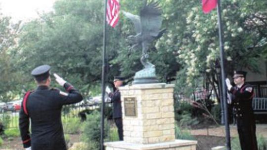 Members of the honor guard raises the flag on Memorial Day in Murphy Park in Taylor May 30. Photos by Fernando Castro