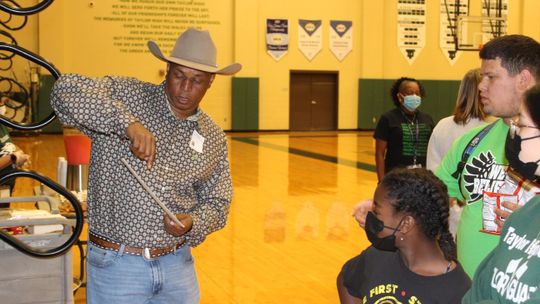 Councilman Gerald Anderson talks with Taylor High School students about Cowboy Bill Pickett. Photos by Tim Crow