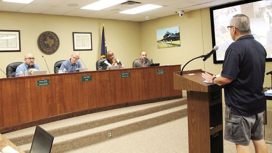 New Taylor resident Stan Oliver used the citizens communication to protest his utility rates at City Council at the Sept. 8 meeting. Photo by Nicole Lessin