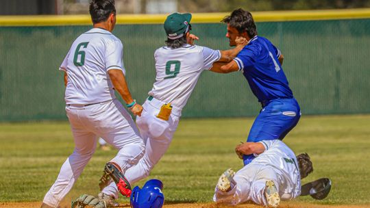 Fight breaks out during Taylor vs Lampasas game