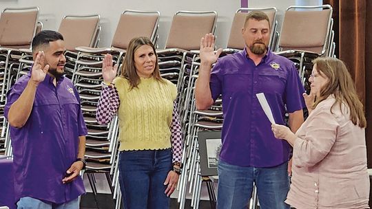 Granger ISD swears in new trustees