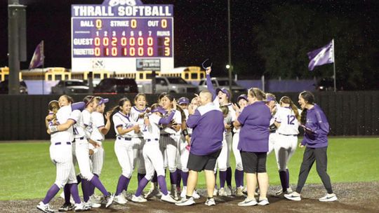 Hernandez walk off lifts Thrall over Eagles