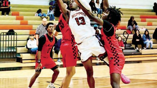 Hippos pick up first district win over Mustangs