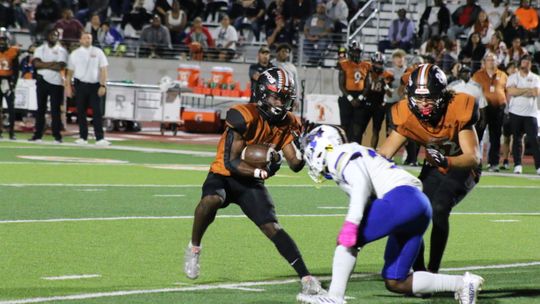 Hippos’ senior Gary Choice follows his blockers, but still braces for tackle from a Copperas Cove defender. Photo by Jason Hennington