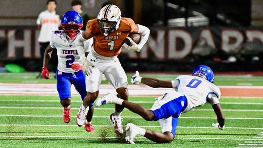 HUTTO FOOTBALL WINS HOMECOMING AGAINST TEMPLE