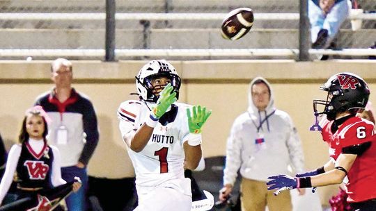 Hutto looks to clinch district title share against McNeil