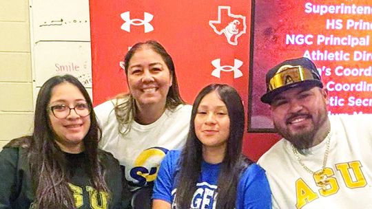 Hutto seniors commit to powerlifting at collegiate level