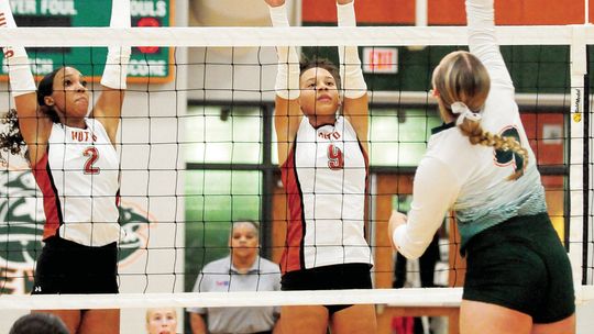 Hutto volleyball hosts Cedar Creek in District showdown