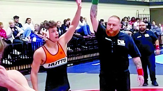 Hutto wrestles at state meet