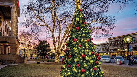 EAST WILCO INSIDER Christmas Stroll returns for 42nd year