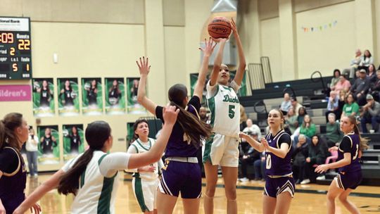 Lady Ducks close Smithville tourney strong