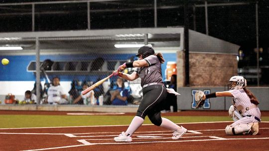 Lady Ducks fall versus Titans in season opener