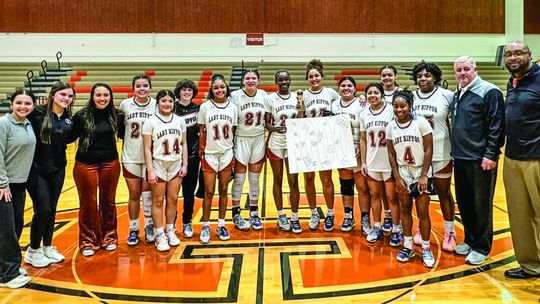 Lady Hippos leash Lady Bulldawgs