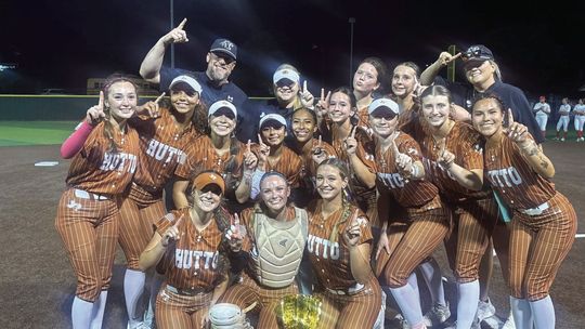 LADY HIPPOS RALLY TO CLINCH DISTRICT TITLE