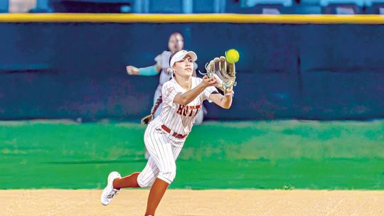 LADY HIPPOS SWEEP CAVALIERS, ADVANCE TO AREA ROUND