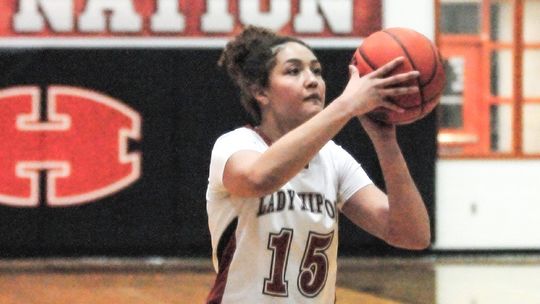 Lady Hippos upend Lady Wildcats