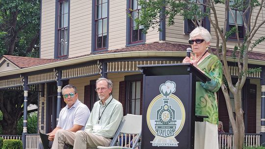 Museum unveils Dan Moody statue