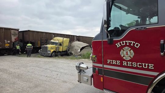 Occupant escapes vehicle-train collision with 'minor injuries'