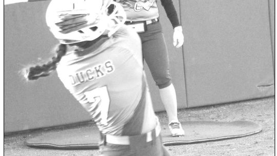 Left: Lindsay O’Dell continues to impress on the mound and at the plate with 14 strikeouts and two home runs against Jarrell Tuesday night. Right: Alyssa Ortiz made the most of her first at-bat Tuesday night with a two-run home run against the Lady Cougars. Photos by Matt Hooks