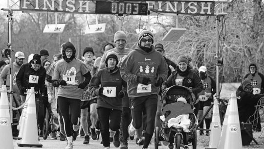 Runners take off into the chilly Saturday morning wind last year at the Taylor Garden Club Run for the Roses 5K/10K. Photo by Matt Hooks