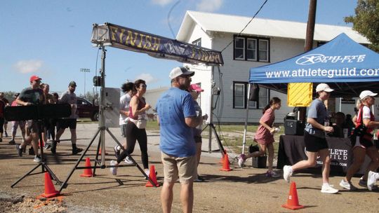 Runners sweat, drink in Veterans 5K