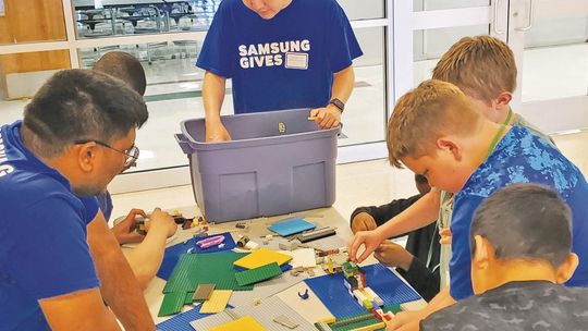 Samsung CORP volunteers with Main Street Intermediate School students. Courtesy photos Samsung Austin Semiconductor