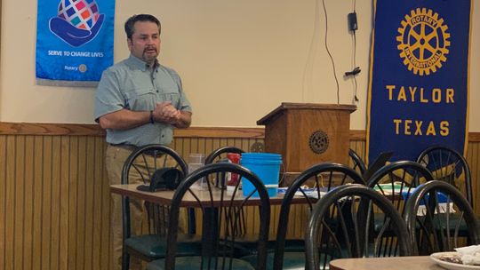 STORE OWNER TALKS TO ROTARY