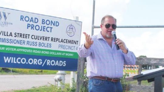 Commissioner Russ Boles addresses residents during a celebration of improvements near the intersection of Davilla and Walton streets in Granger June 22. Photo by Fernando Castro