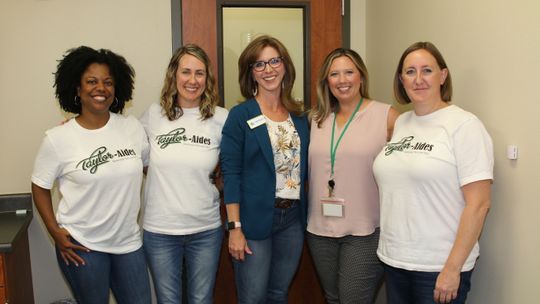 Taylor-Aides representatives visit with Main Street Intermediate Principal Kerri Pierce about volunteer opportunities for the 2022-23 school year. Volunteers are (from left) Stefanie Spells, Shauna Mullins, Rachael Westerman, Pierce and Susan Green. Photo by Tim Crow