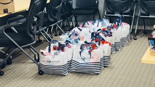 Taylor Chamber giving welcome bags to new teachers