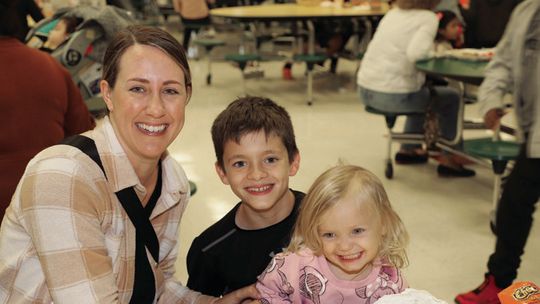 Taylor ISD holds Thanksgiving lunches