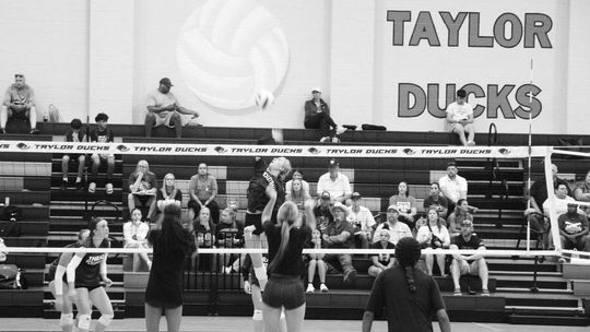 Taylor, Thrall volleyball square off in scrimmage