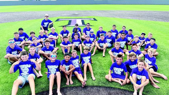 Thrall hosts youth summer baseball camp