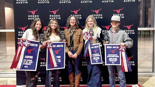 Thrall ISD students tackle rodeo