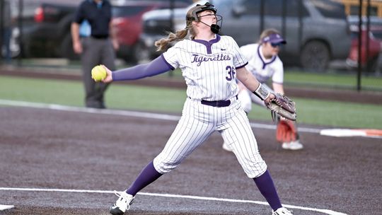 Tigerettes hold on to advance to regionals