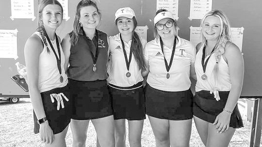 Thrall Tigrettes girls’ golf team posing for a picture after winning the district match Stephanie Widner (left), Miranda Richter, Kinley Hoffman, Madison Pokorny, and Kerrigan Hooker. Courtesy Photo