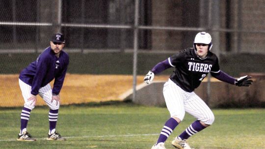 Tyler Bonkowski watching the catcher to see if he has an opportunity to steal home or not. Photos by Larry Pelchat