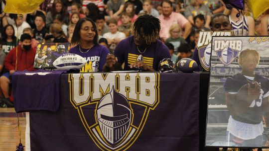 Single season touchdown leader Tyreke Irvin signs to take his football talents to UMHB this fall.