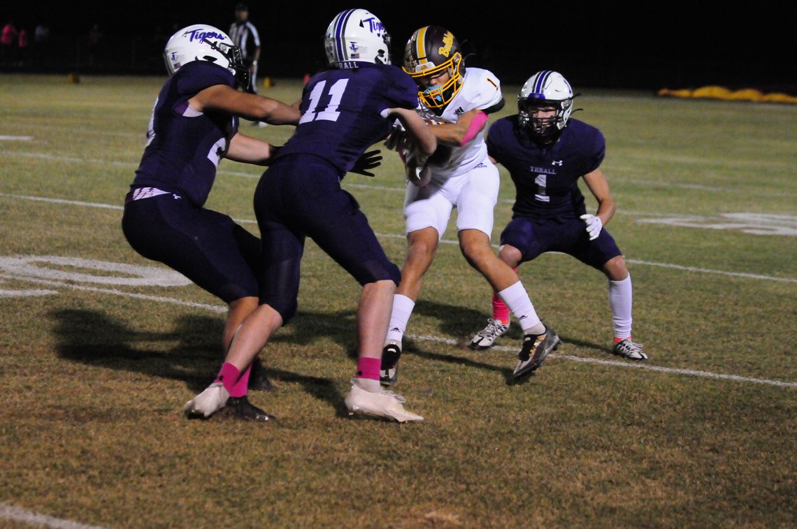 [12:08 AM] Evan Hale Thrall defenders converge and prepare to tackle on Thorndale ball carrier. Photo by Larry Pelchat