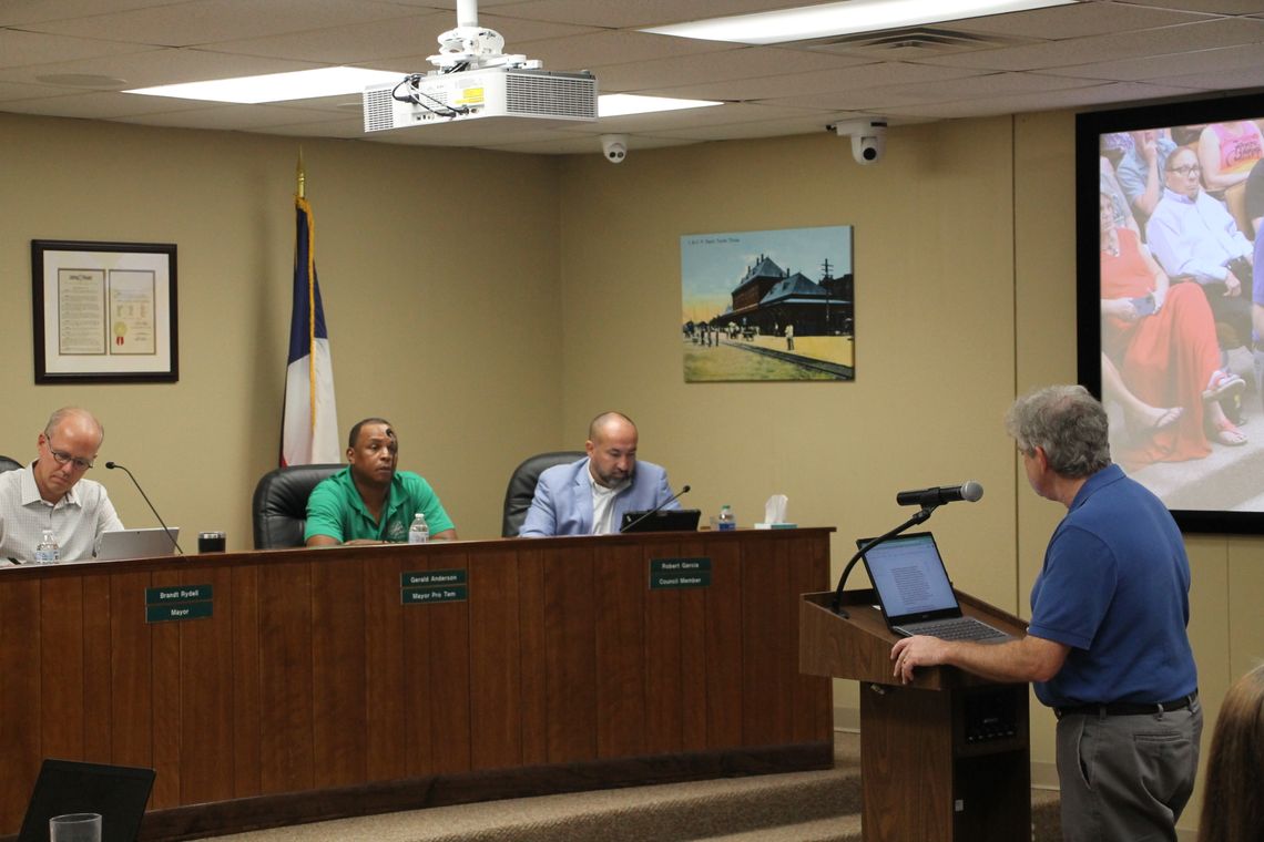 Citizen Michael Prillaman speaks against compensation increase to city council. The approved motion increased their stipends from $25 to $1,000 per month and to $1,500 per month for the mayor’s position. Photo by Hunter Dworaczyk